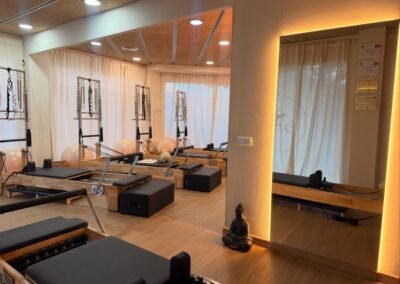 Estudio élevé en L’Escala (Girona) con Reformers con torre de Living by Pilates