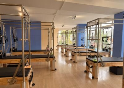Sala de Full Pilates San Sebastián de los Reyes con 10 Cadillac Reformer de haya de Living by Pilates